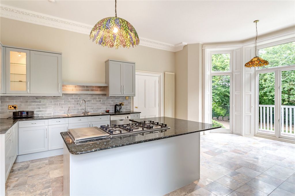 Property photo 3 of 11 Kitchen