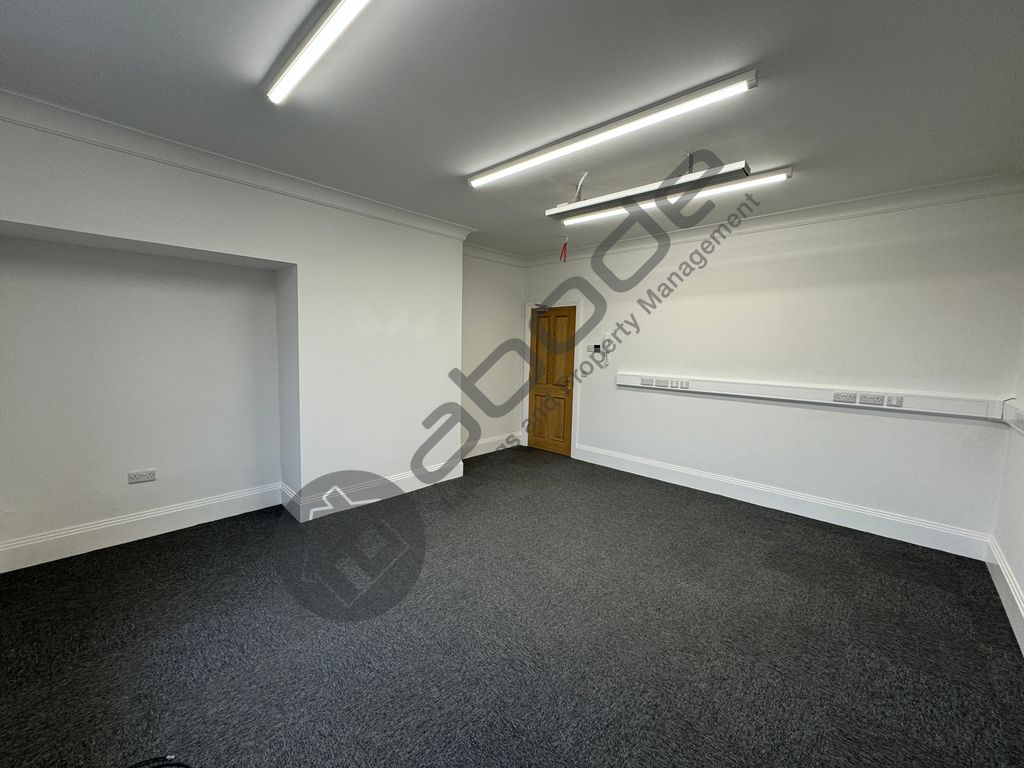 Property photo 1 of 7 Office 3