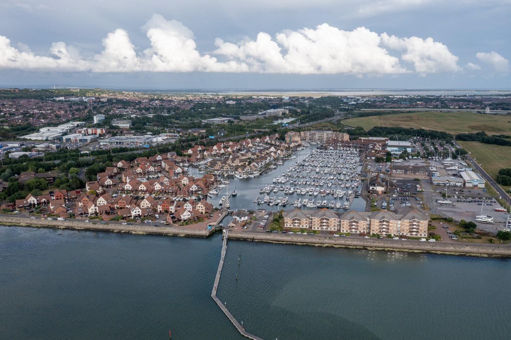 Property photo 1 of 6 Bernards-Fareham-3.Jpg