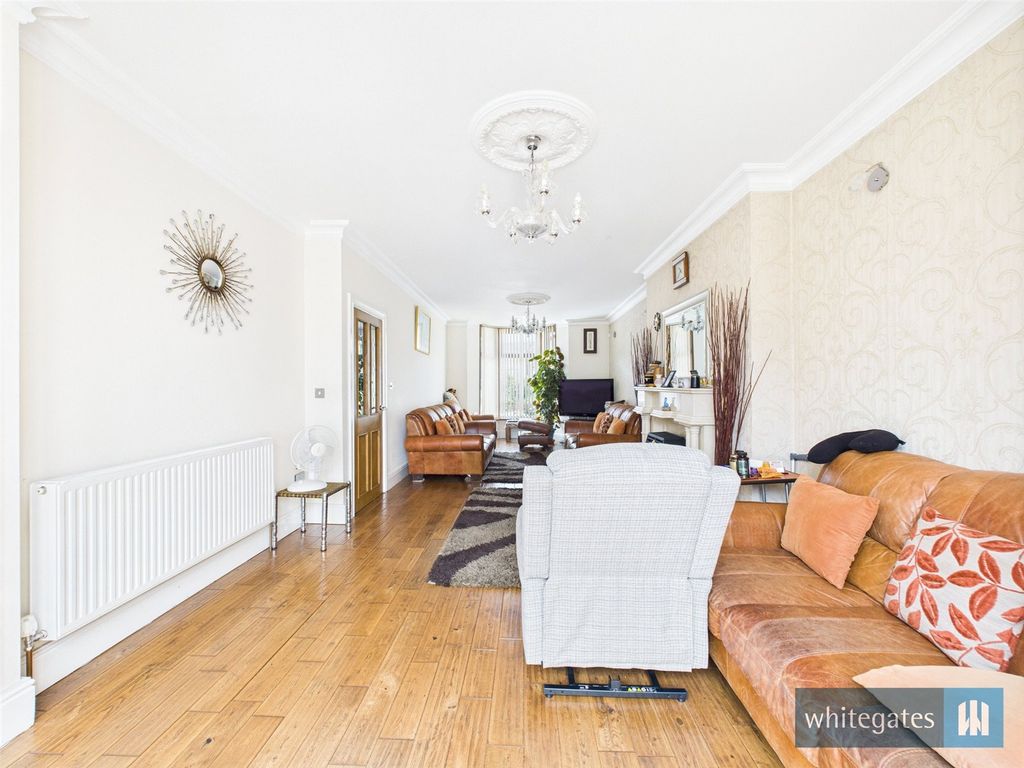 Property photo 2 of 33 Picture No. 01