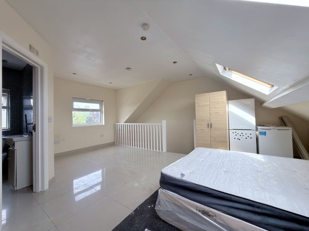 Property photo 3 of 5 Img 3780