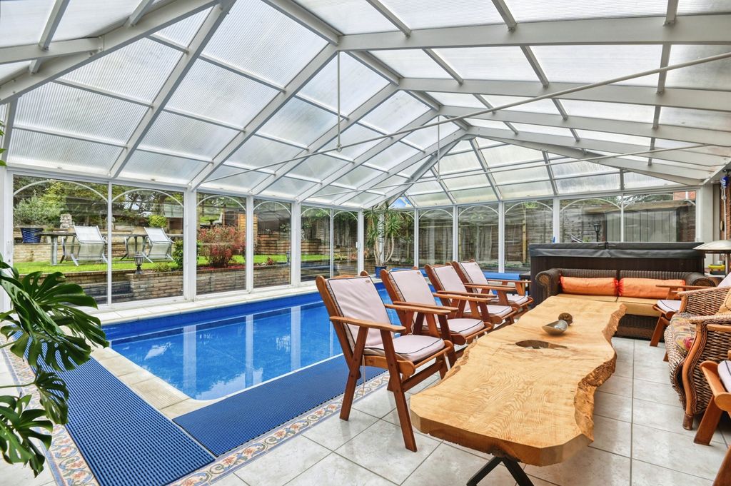 Property photo 2 of 30 Poolside A