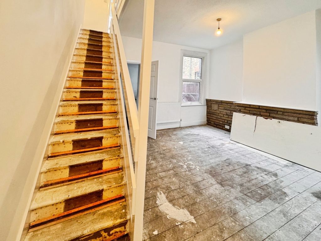 Property photo 2 of 8 Entrance