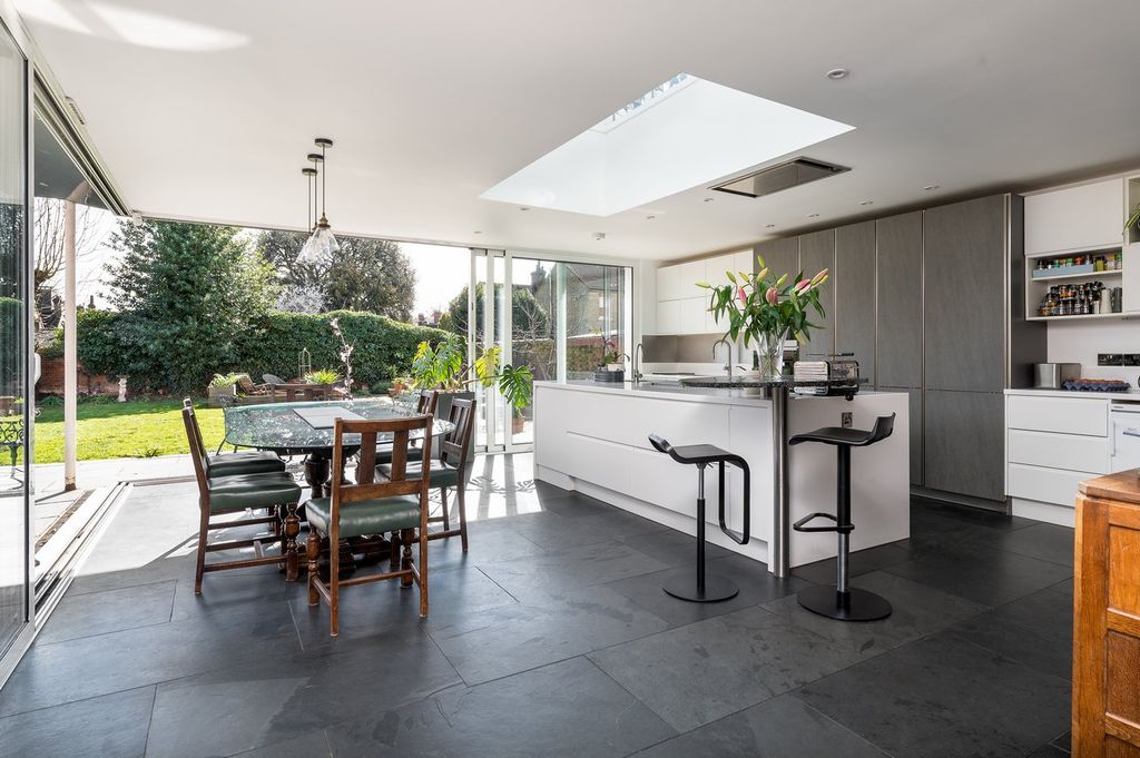 Property photo 3 of 30