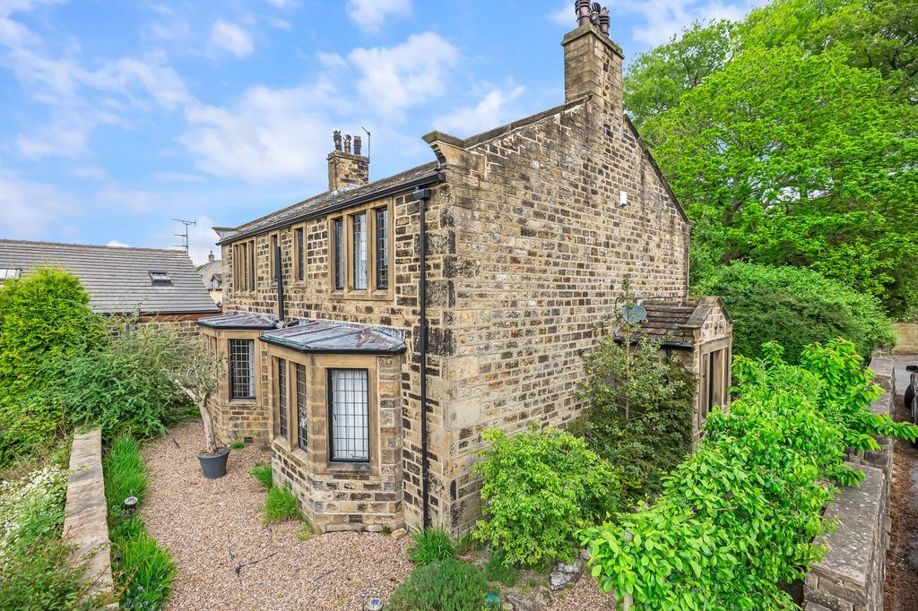 Property photo 2 of 33