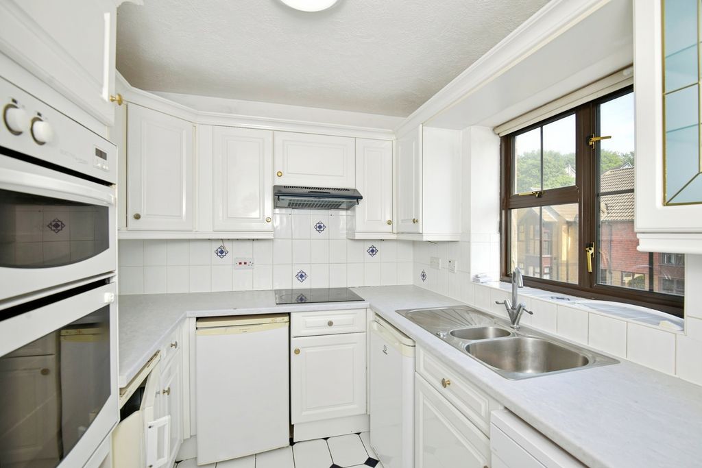 Property photo 2 of 17 Photo