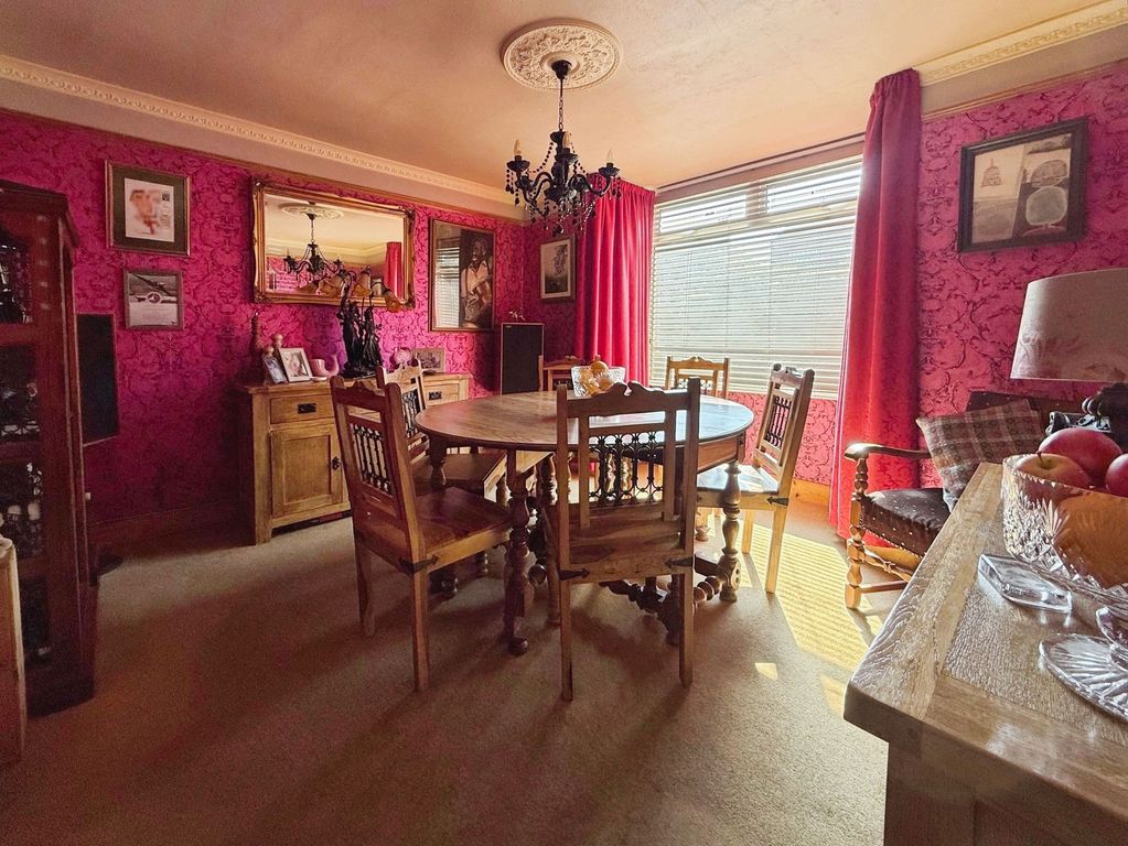 Property photo 3 of 20 Dining Room
