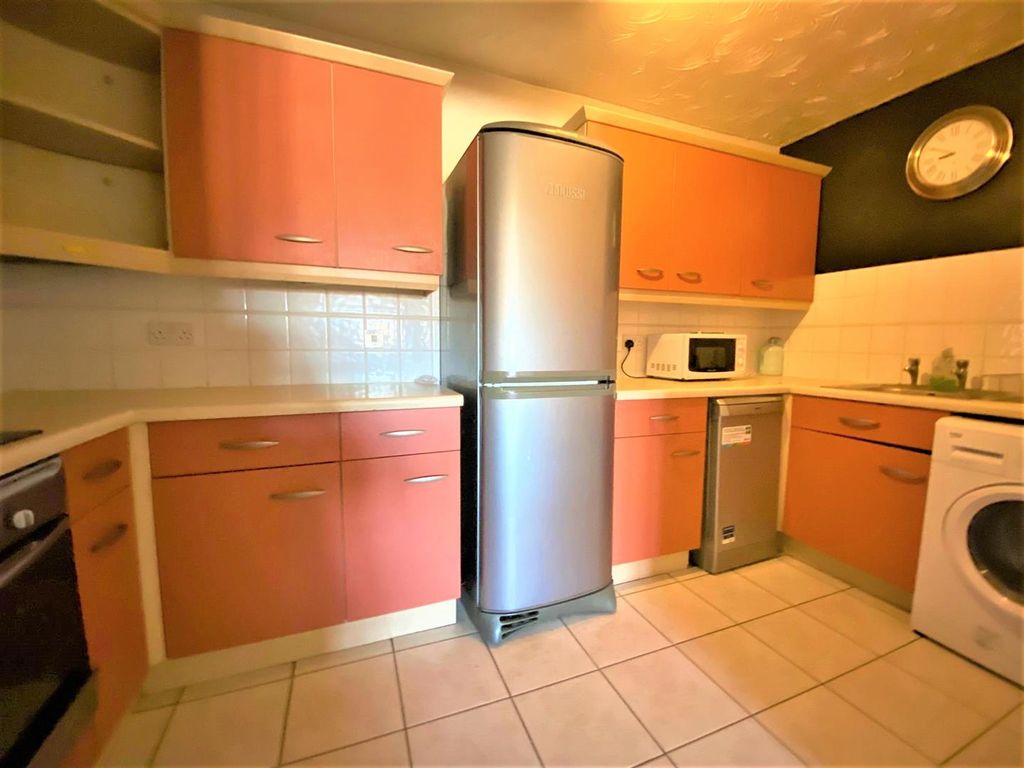 Property photo 3 of 7 Kitchen