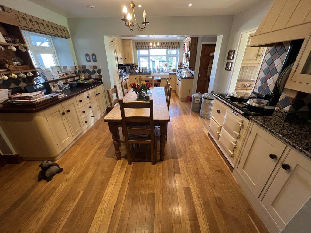 Property photo 2 of 20 Kitchen Breakfast Room