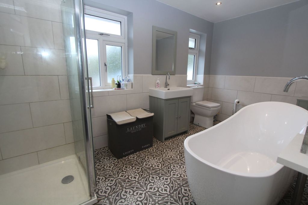 Property photo 2 of 25