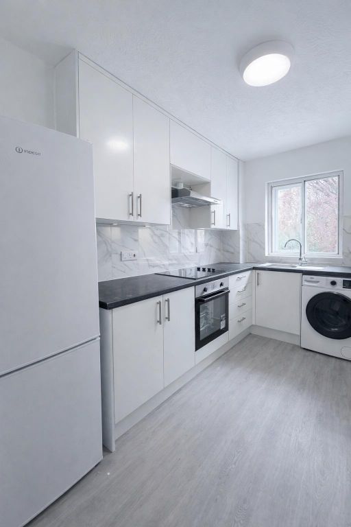 Property photo 2 of 5 Kitchen