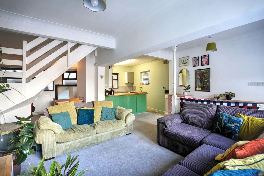 Property photo 1 of 25