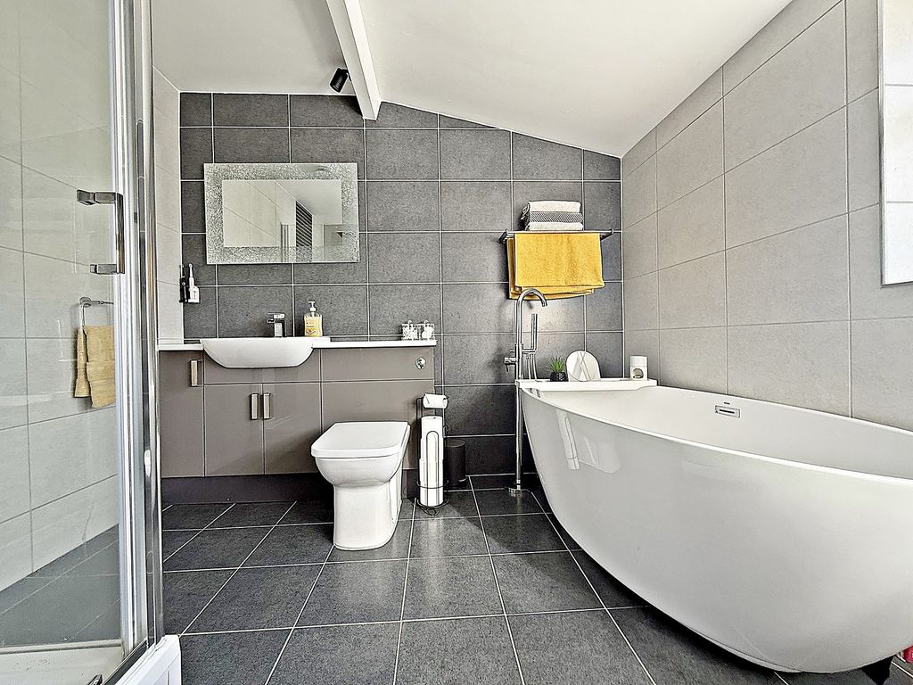 Property photo 3 of 28 Bathroom