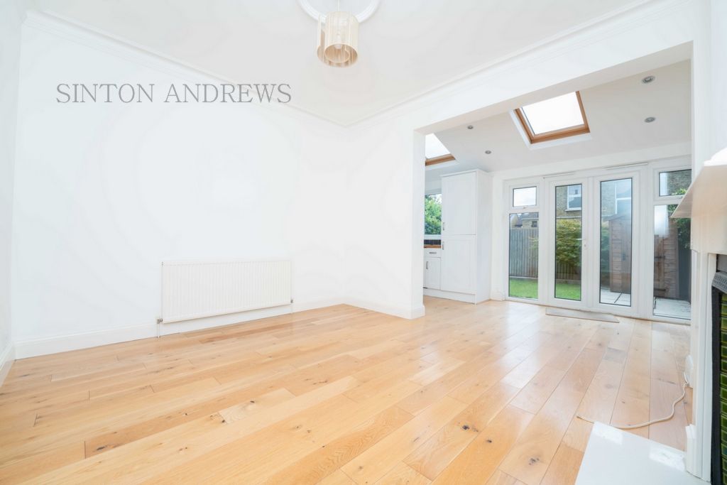 Property photo 1 of 13 Photo 11