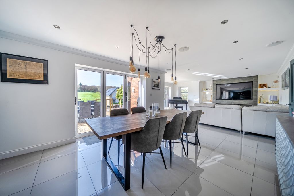 Property photo 3 of 13 Kitchen