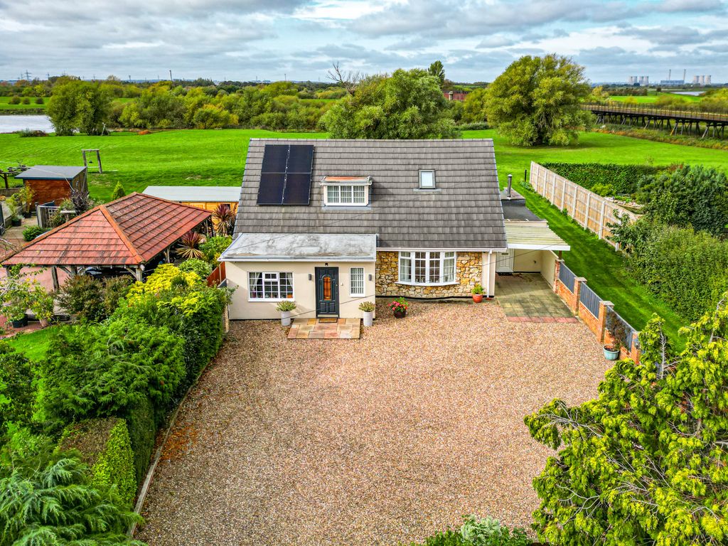 Property photo 2 of 32