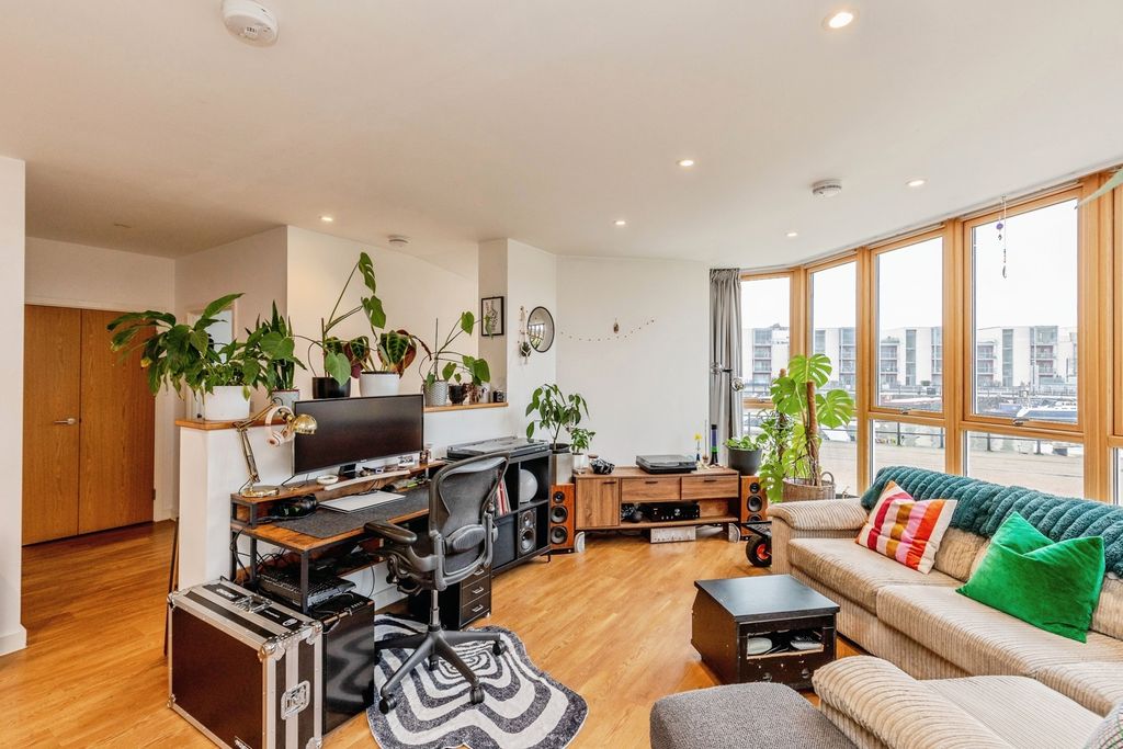 Property photo 3 of 13 Pbox-Img.Jpg