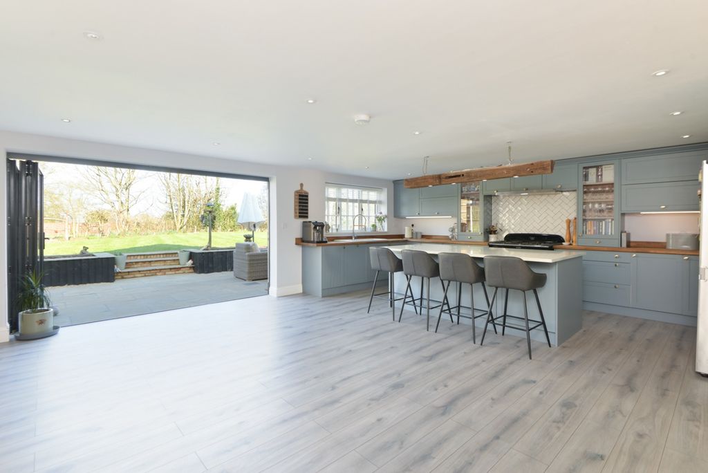 Property photo 2 of 21 2992064