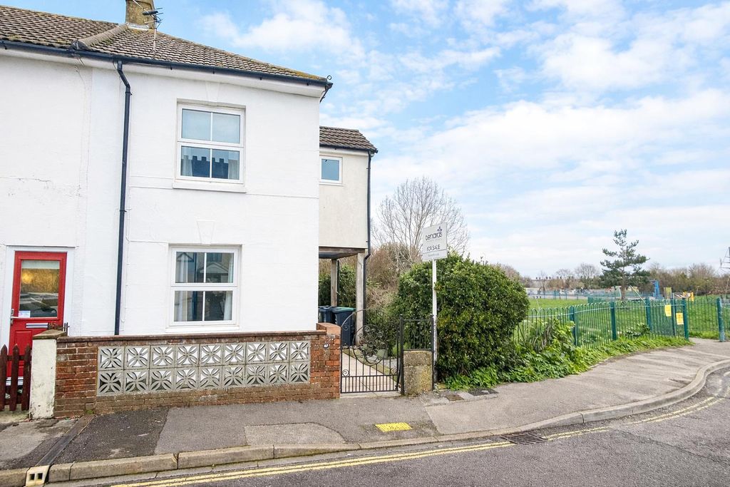 Property photo 1 of 16 Exterior