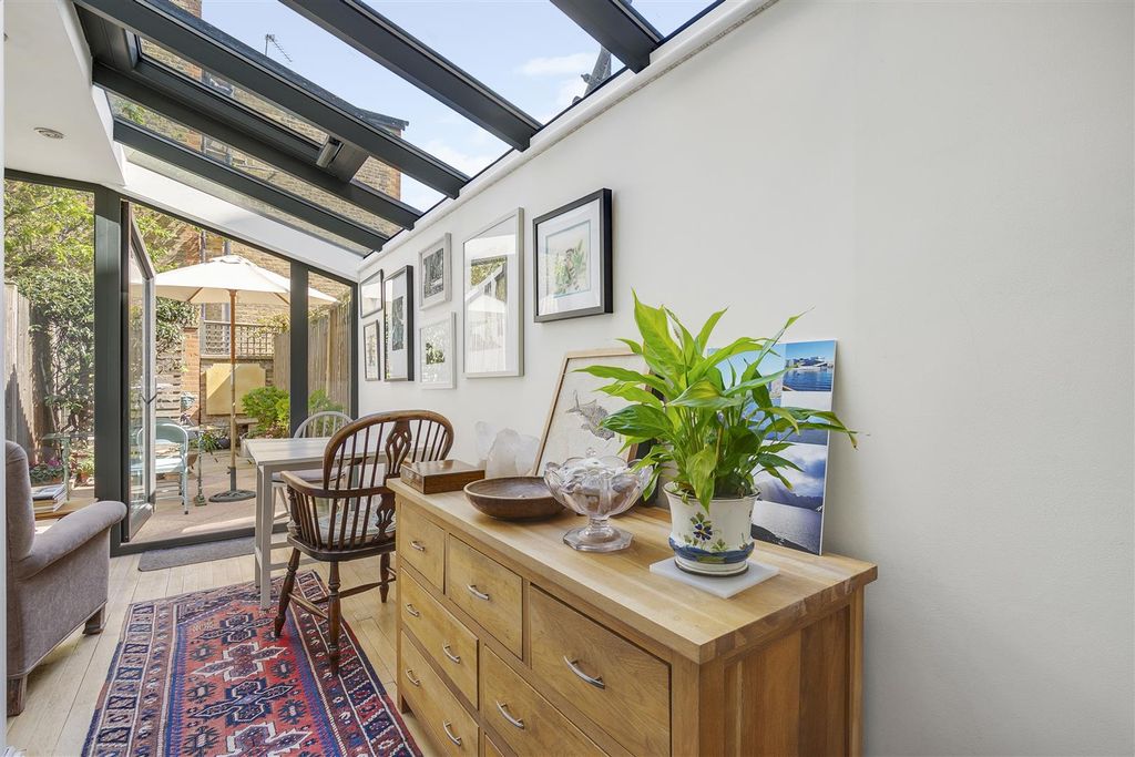 Property photo 3 of 11 Wandsworthbridgeroad223,Gff-4.Jpg