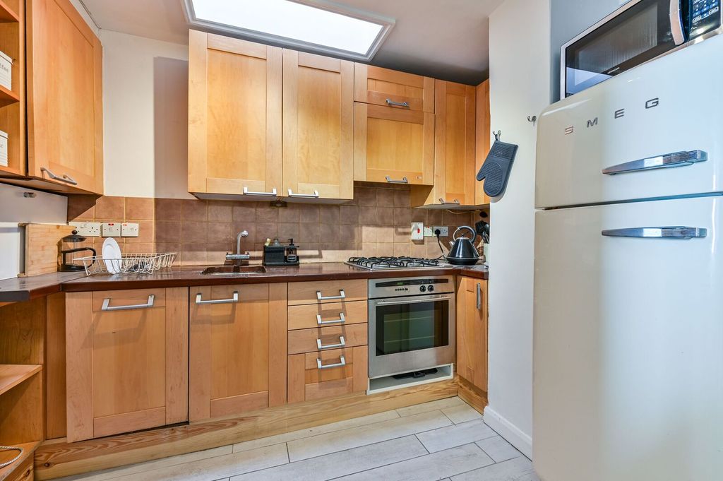 Property photo 2 of 17