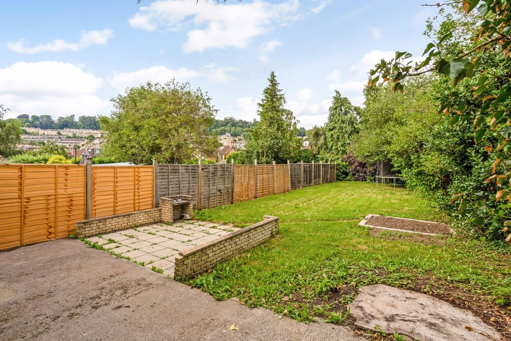 Property photo 2 of 23