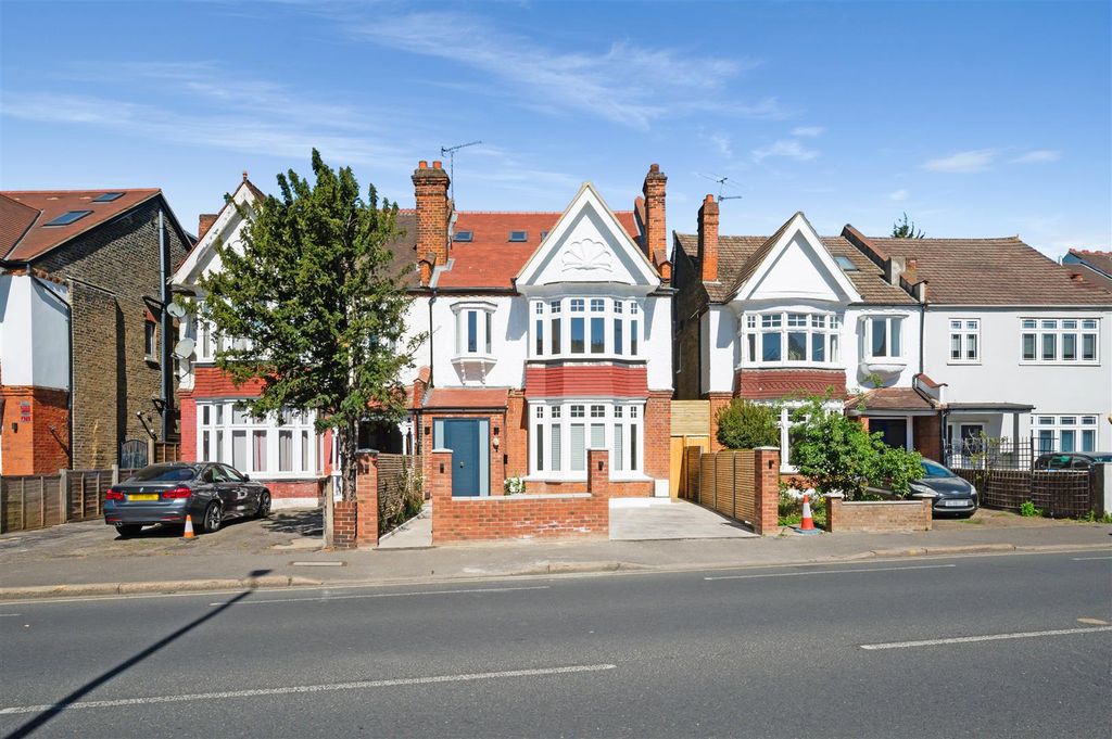 Property photo 1 of 21 Worple Road, 159-38.Jpg