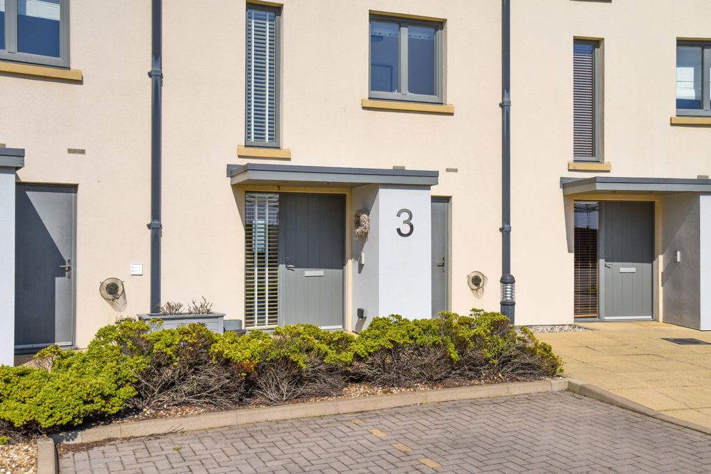 Property photo 2 of 33