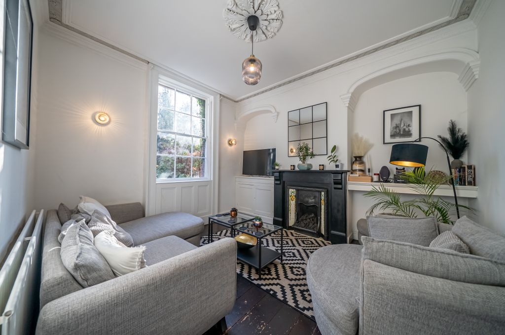 Property photo 2 of 15 13 Chappel Terrace00001