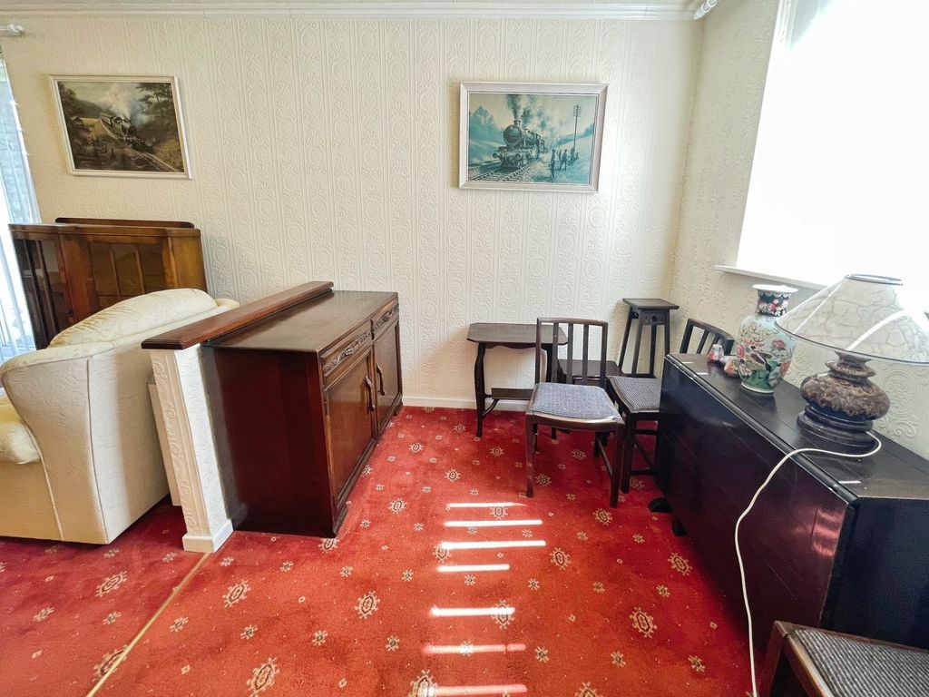 Property photo 3 of 10 Dining Area