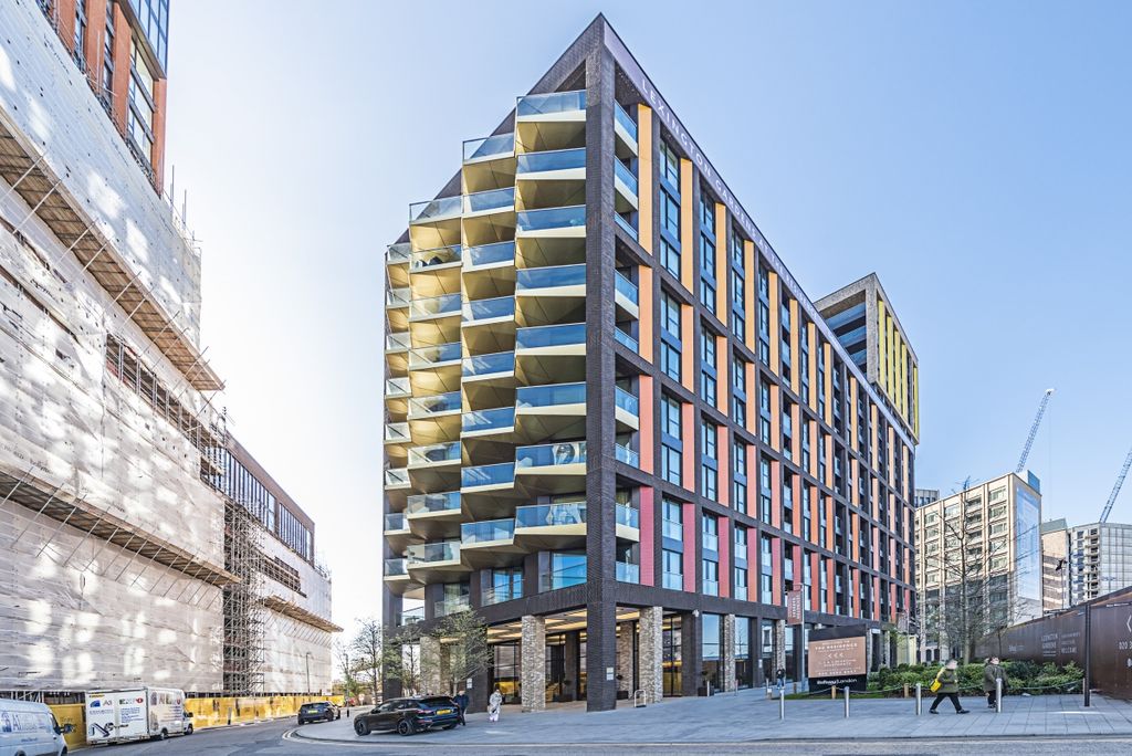 Property photo 1 of 13 Thornes-House-002