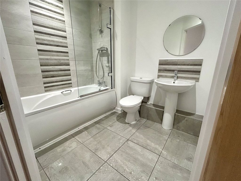 Property photo 2 of 16 Bathroom