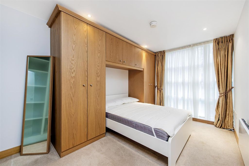 Property photo 3 of 8 Bedroom (1).Jpg