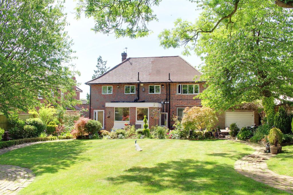 Additional image 4 of 5 bed detached house for saleMymms Drive, Brookmans Park AL9