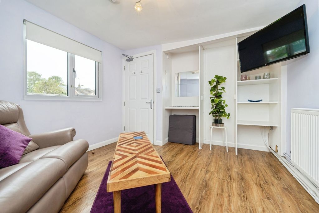 Property photo 2 of 17 Photo