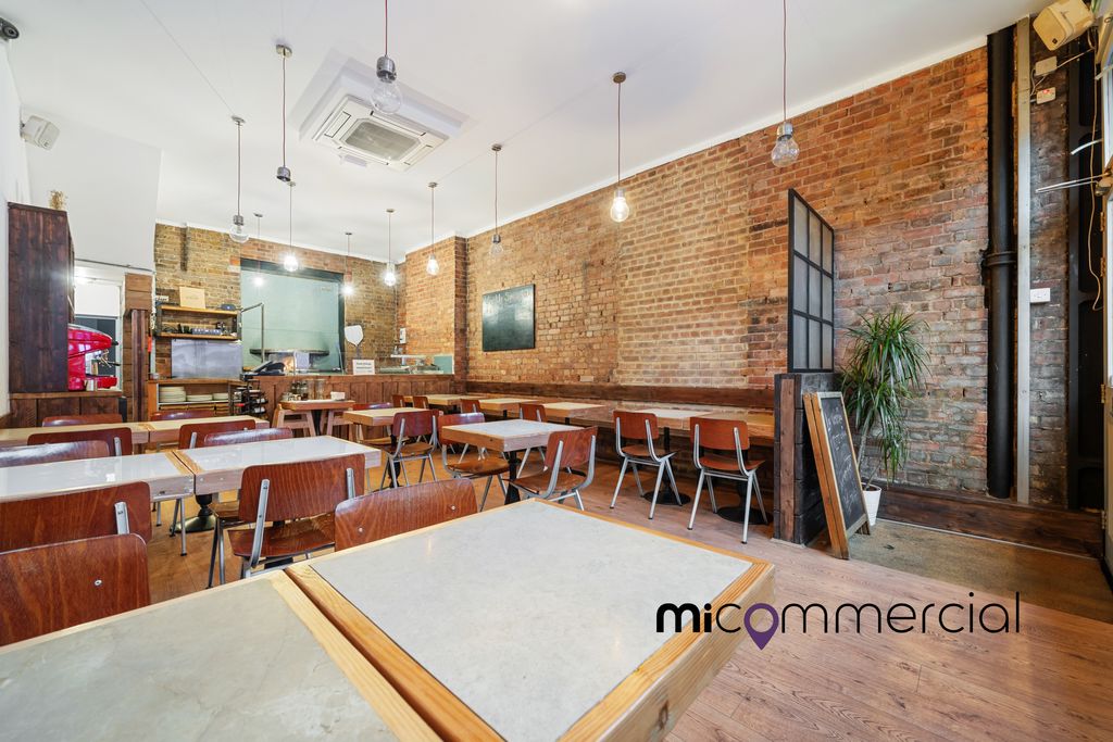 Property photo 3 of 12 10 Crouch End Hill N8 8Aa-7
