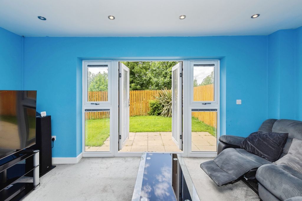 Property photo 2 of 28