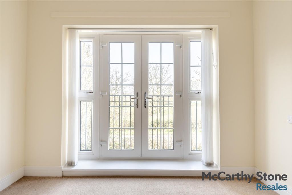 Property photo 3 of 26 8682824-Interior19.Jpg