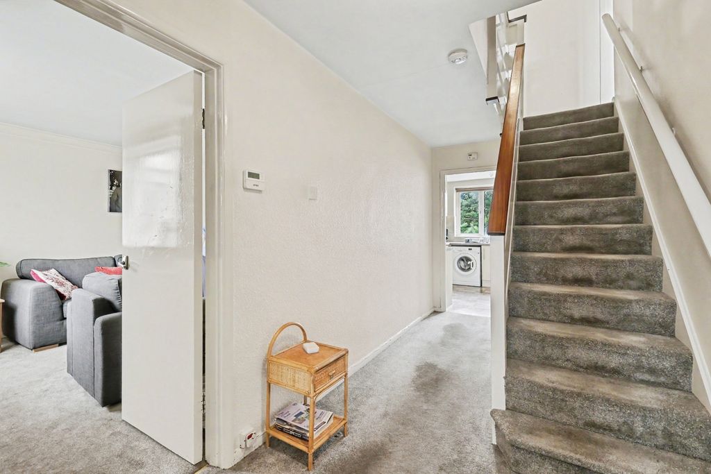Property photo 2 of 19 Entrance Hall