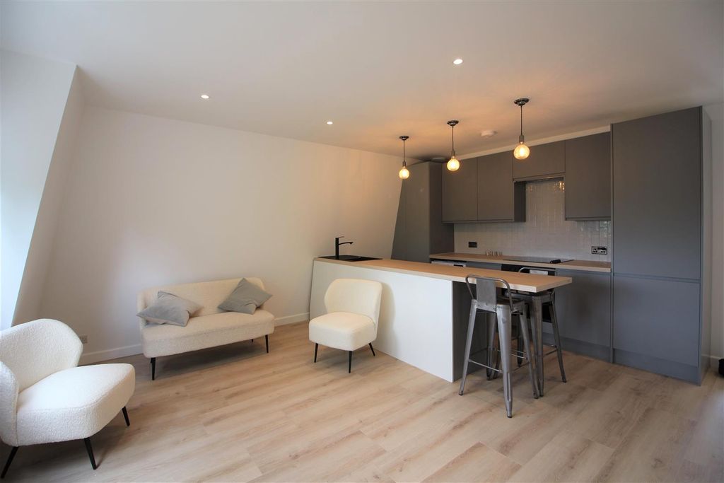 Property photo 3 of 6 Img_8833-Min.Jpg