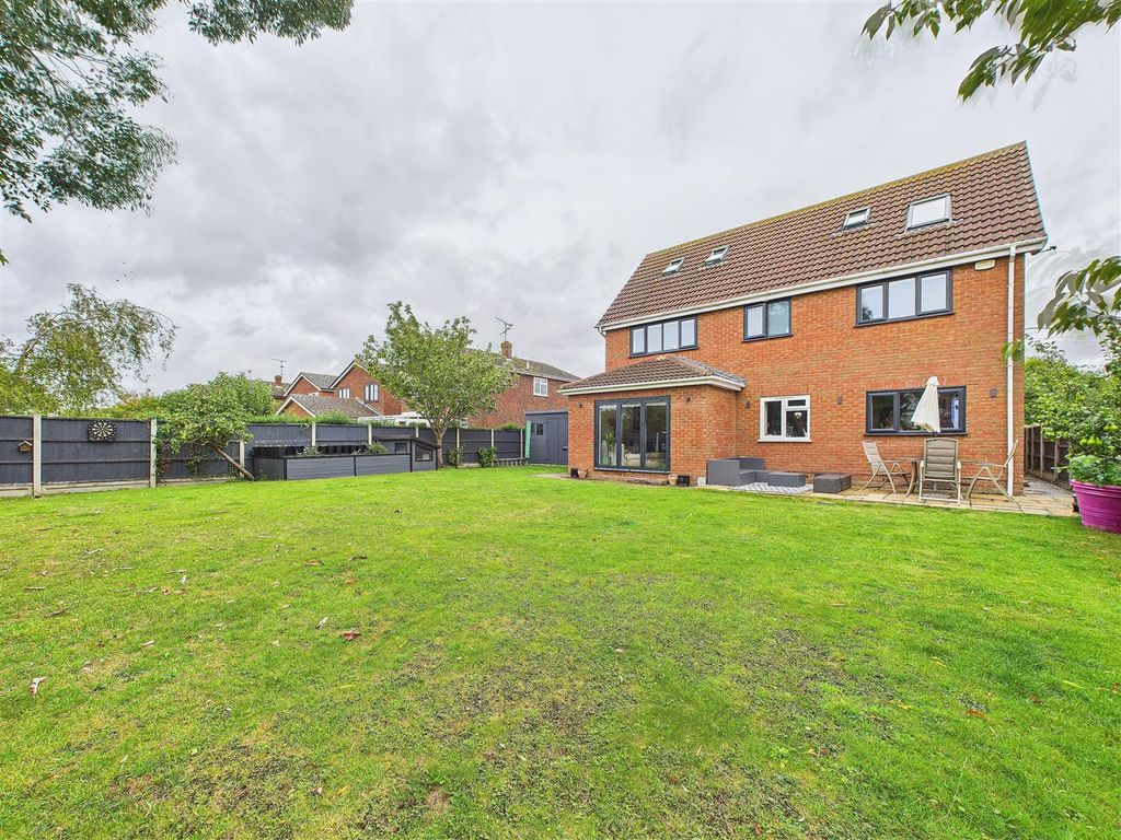 Property photo 2 of 27