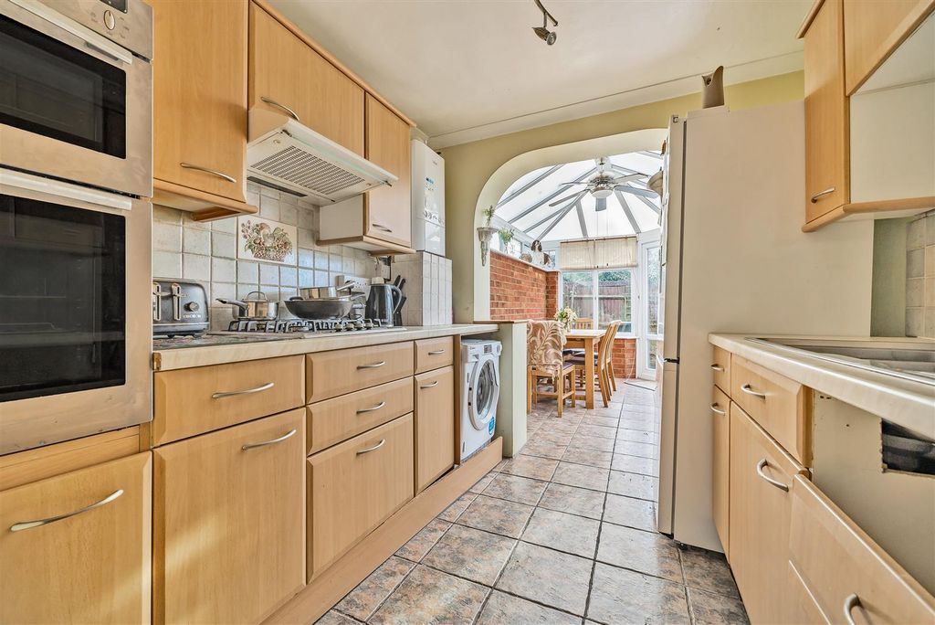Property photo 2 of 9 New Road - Kitchen (2).Jpg