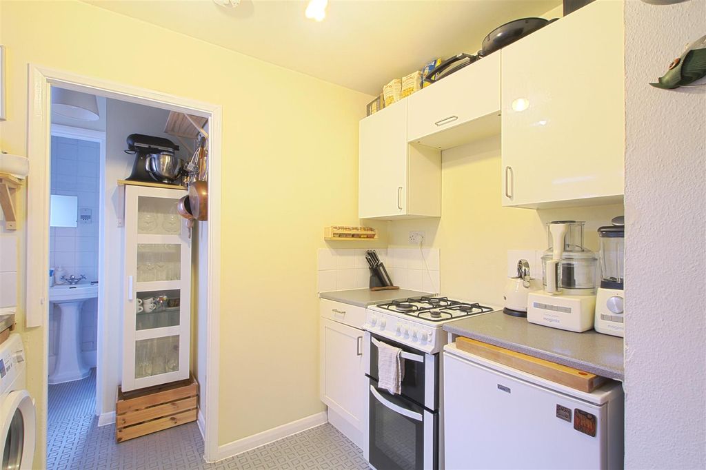 Property photo 3 of 6