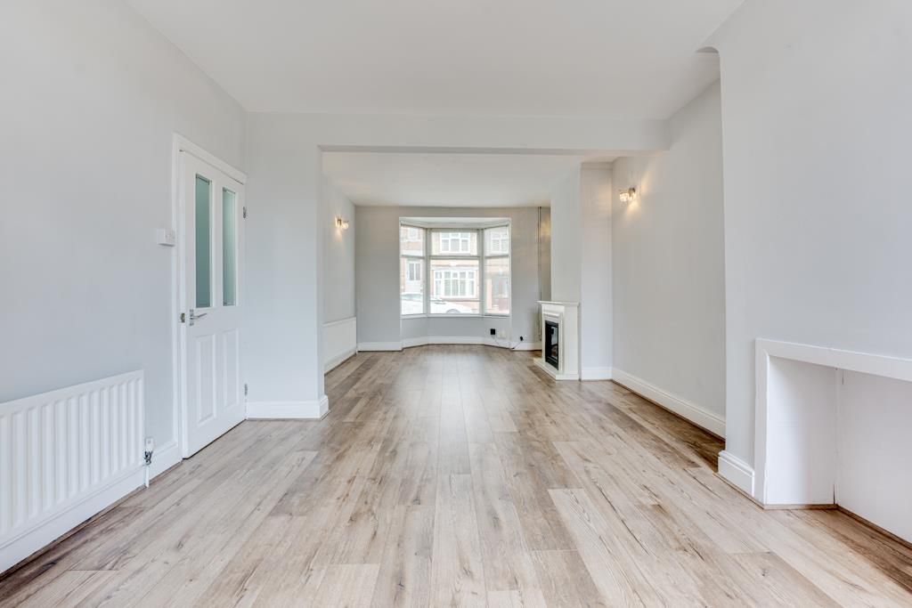 Property photo 2 of 27 53 Roundhill Road, Kettering-10.Jpg