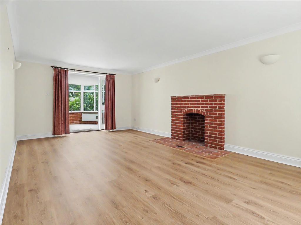 Property photo 3 of 22 Sitting Room