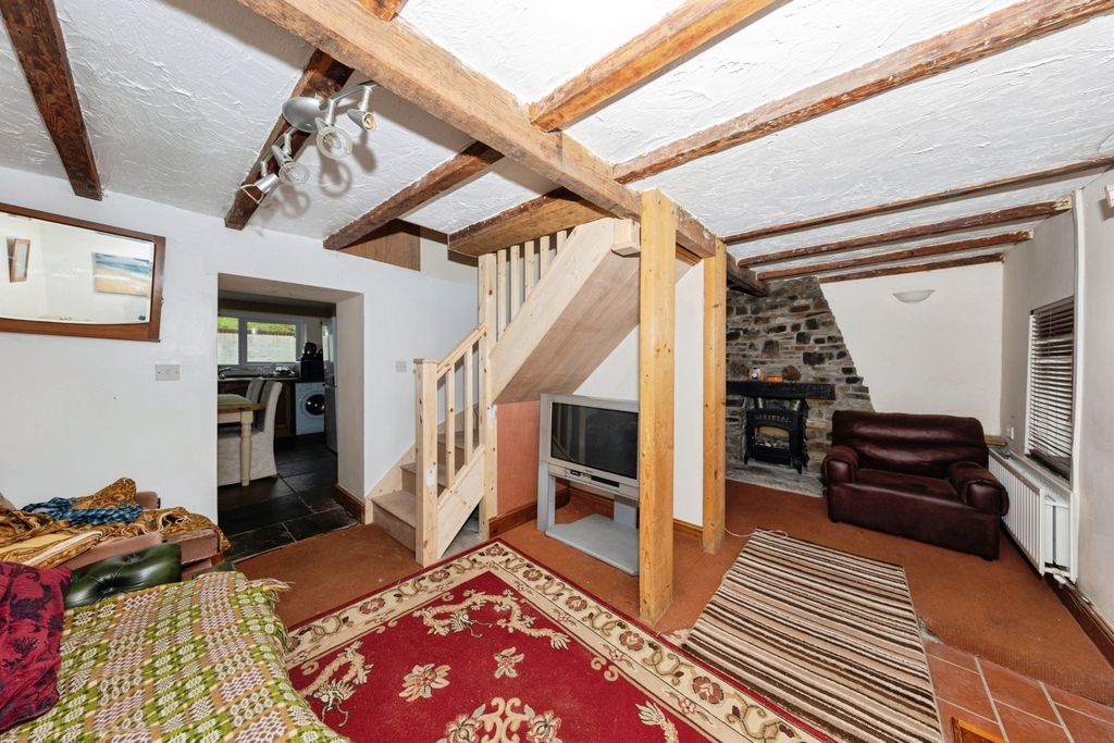 Property photo 2 of 17 Photo