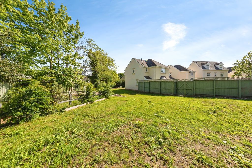 Property photo 2 of 17 Photo