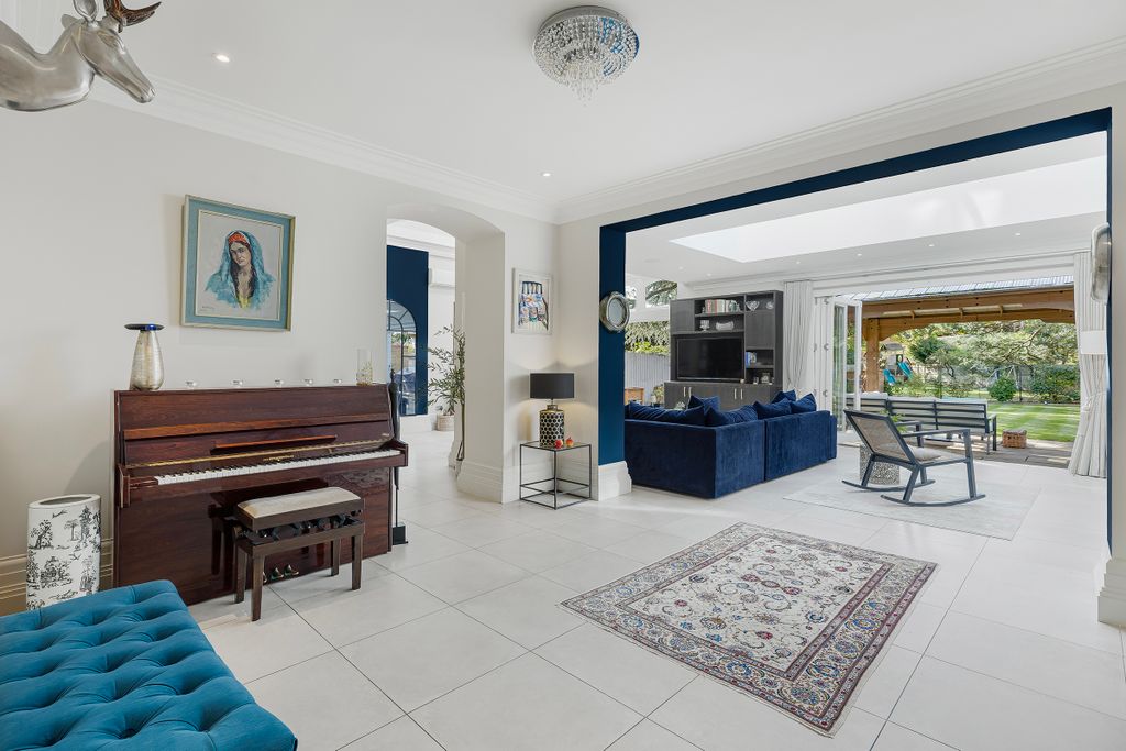 Property photo 3 of 27