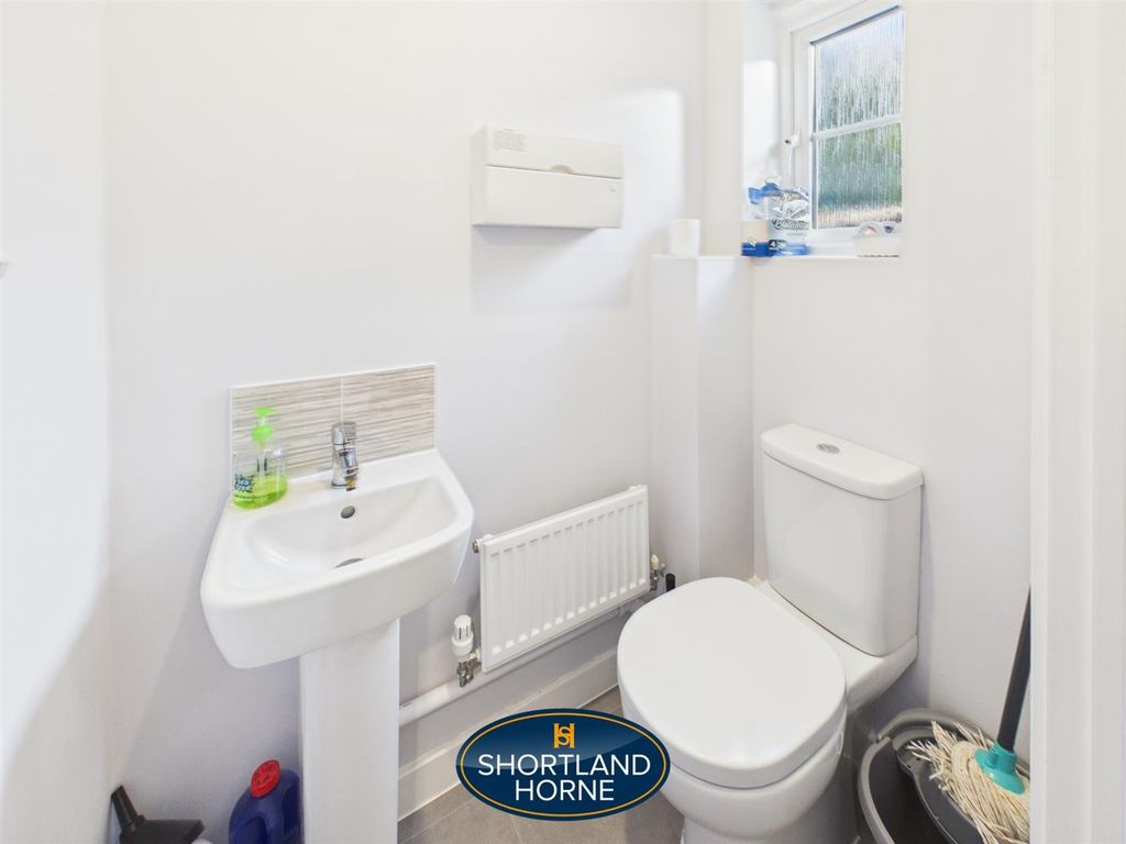 Property photo 3 of 13 Wc/Cloakroom