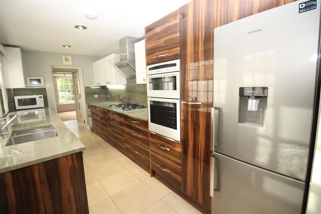 Property photo 2 of 23